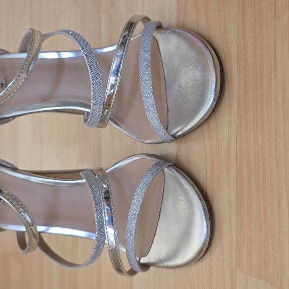 Call It Spring Vegan Open Toe Ankle Strap Silver High Heels Size 7.5 - Picture 4 of 9